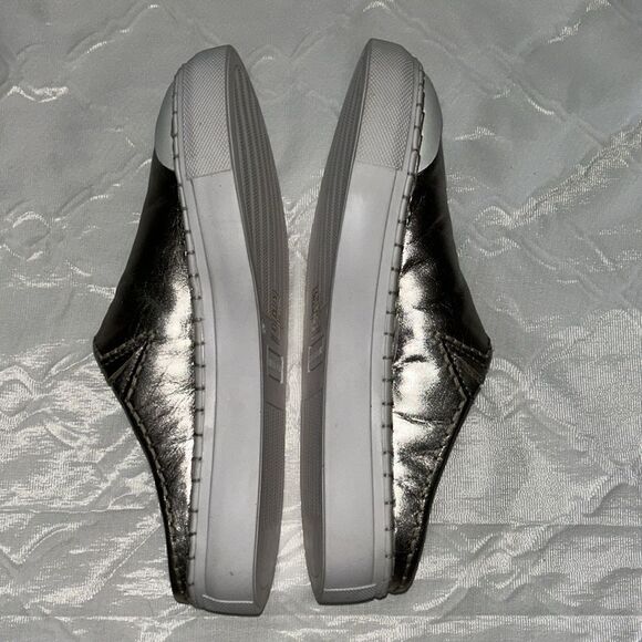 Free People leather Silver Slip-on Mule(Size 8) - Picture 4 of 9